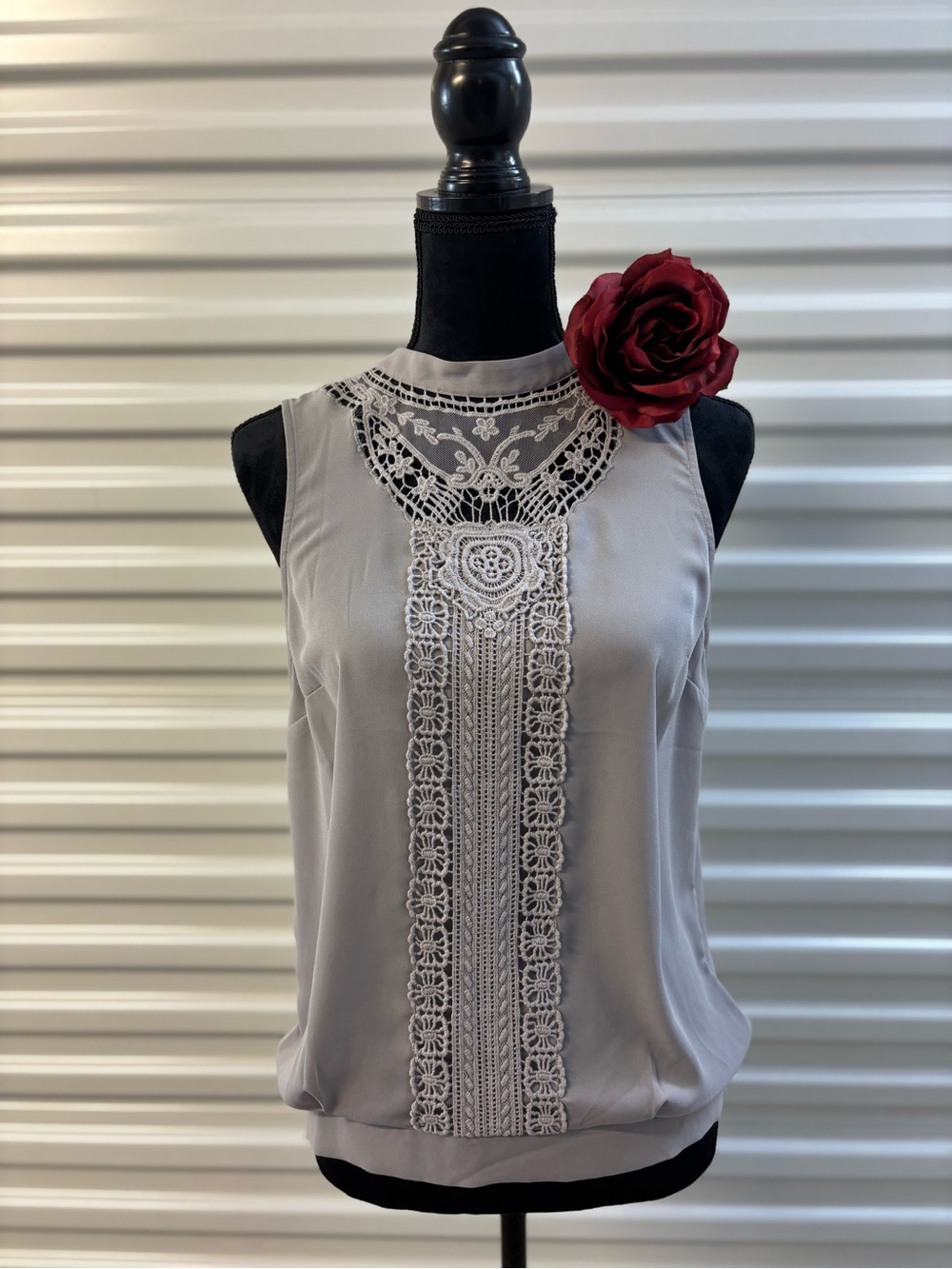 Chelsea28 Lace-Front Sleeveless Camisole - Light Gray